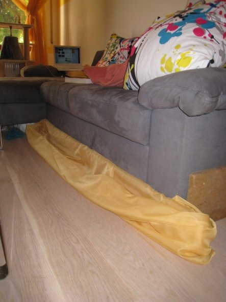 Damit mein Angsthasen Emil sich nimmer nur unterm Sofa verstecken kann gibts hier jetzt ne Katzensperre